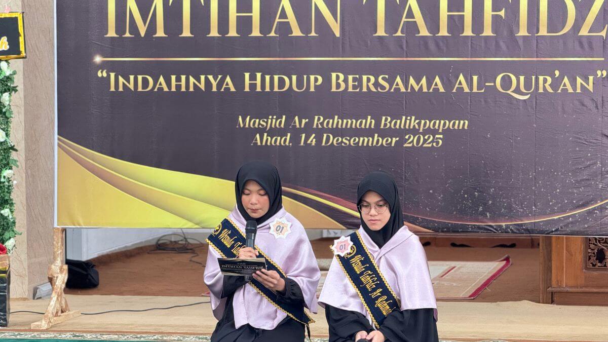 Santri TLA mengikuti kegiatan market day di halaman Arrahmah bersama para pendamping